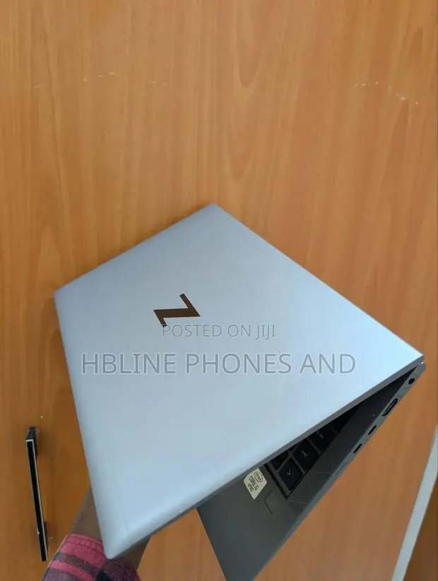 New Laptop HP ZBook Firefly 14 G7 8GB Intel Core i5 SSD 256GB · Photo 1