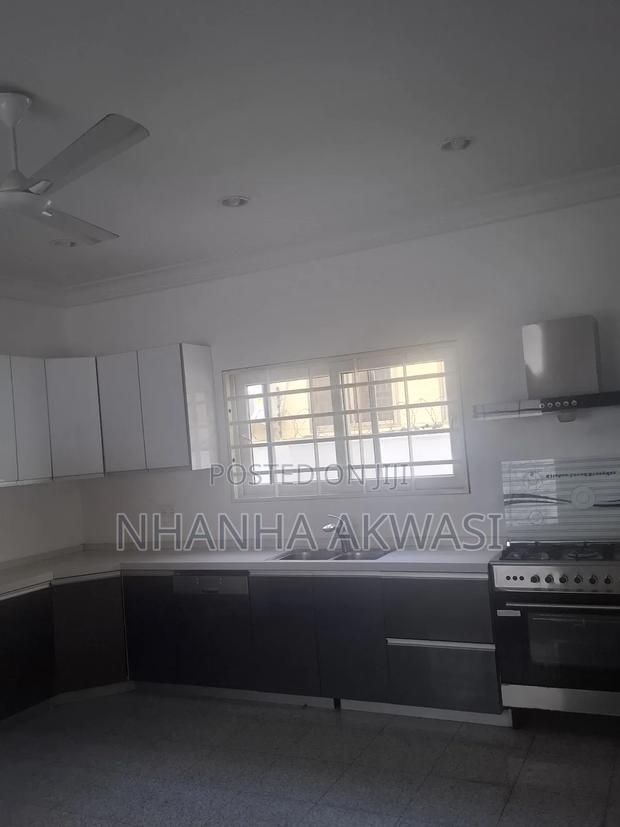 4bdrm House in Community 6, Tema Metropolitan for rent · Photo 2