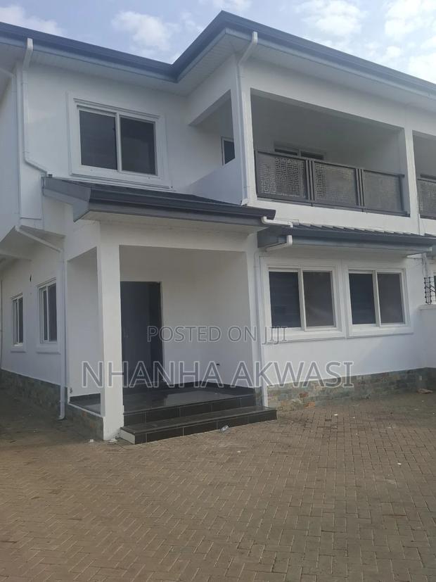 4bdrm House in Community 6, Tema Metropolitan for rent · Photo 4