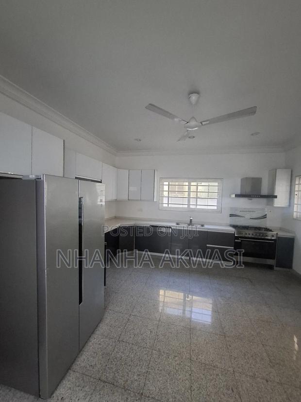 4bdrm House in Community 6, Tema Metropolitan for rent · Photo 5