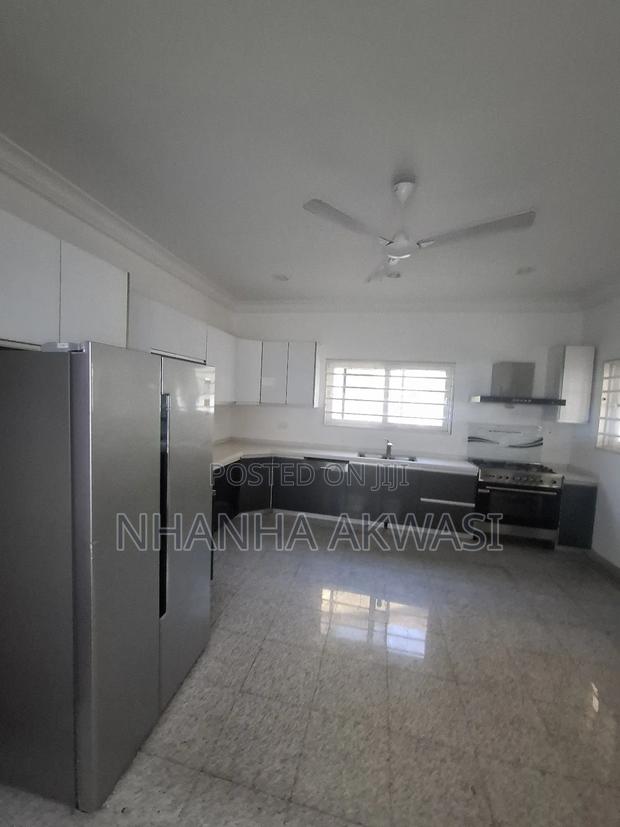 4bdrm House in Community 6, Tema Metropolitan for rent · Photo 7