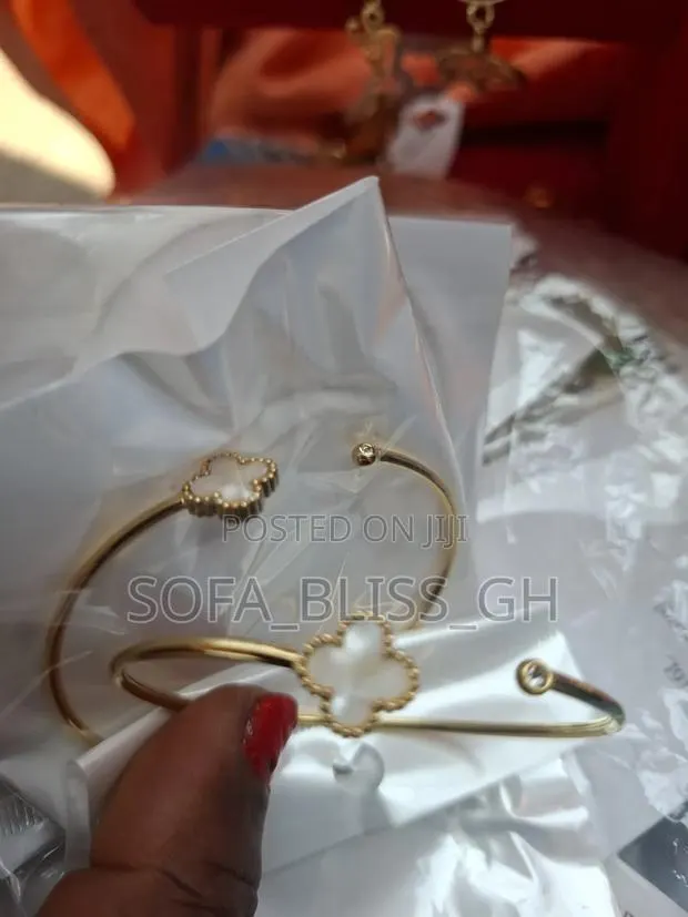 Bangles for All Occasion · Photo 1