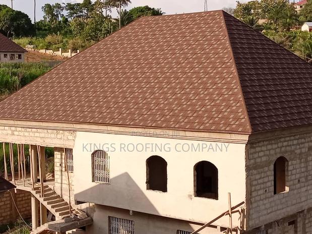 Brown Colored Shingle Roofing Tiles · Photo 1
