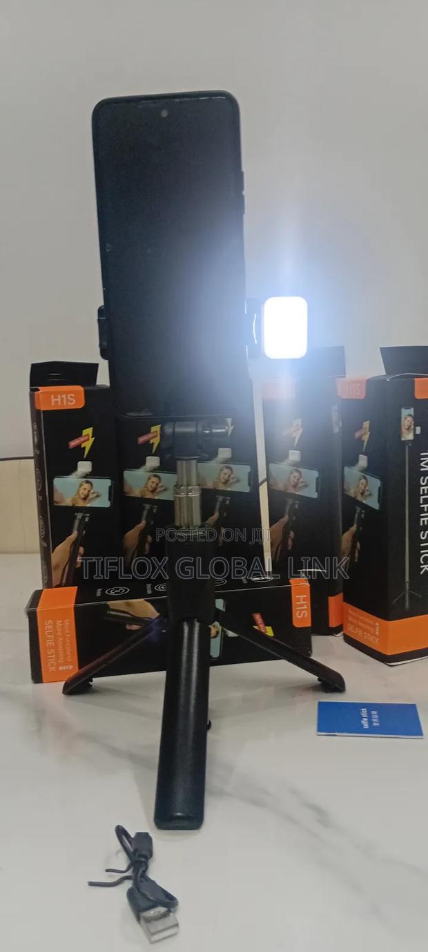 Selfy Stick With Light 1m(Uk) · Photo 3
