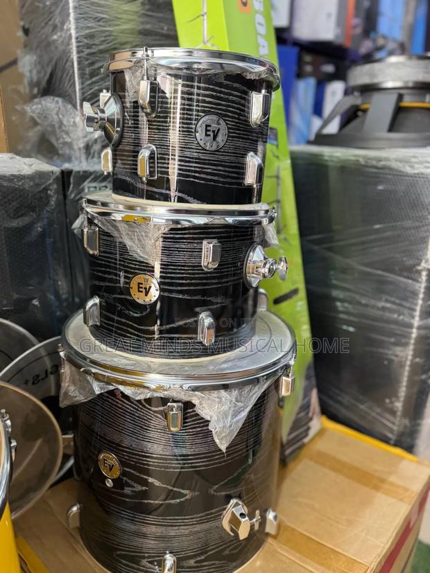 Ev 5 Piece Drum Set · Photo 1