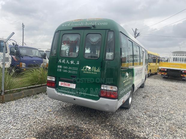 Toyota Coaster 2014 Green · Photo 2