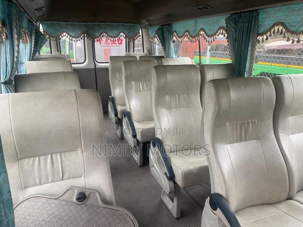 Toyota Coaster 2014 Green · Photo 5
