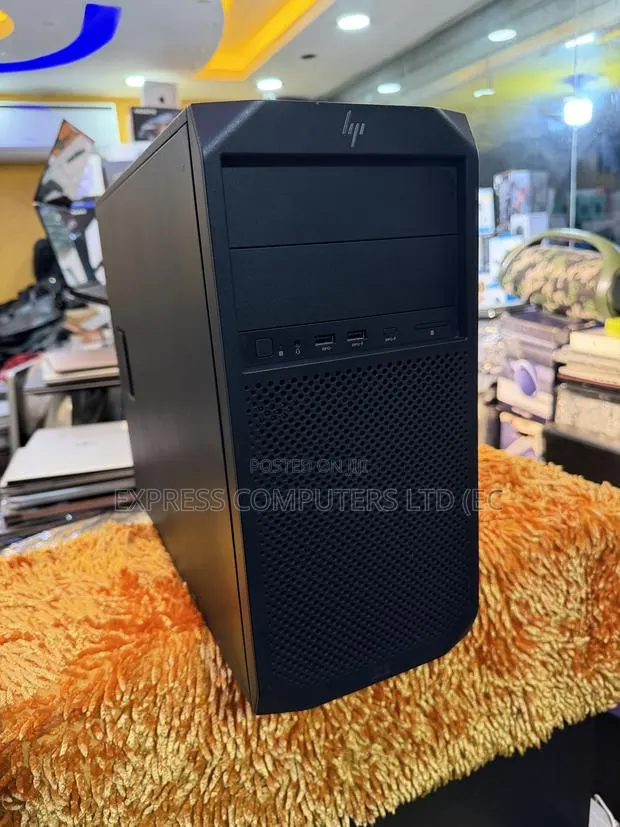Desktop Computer HP Z2 G4 Tower 32GB Intel Core i7 SSD 512GB · Photo 1