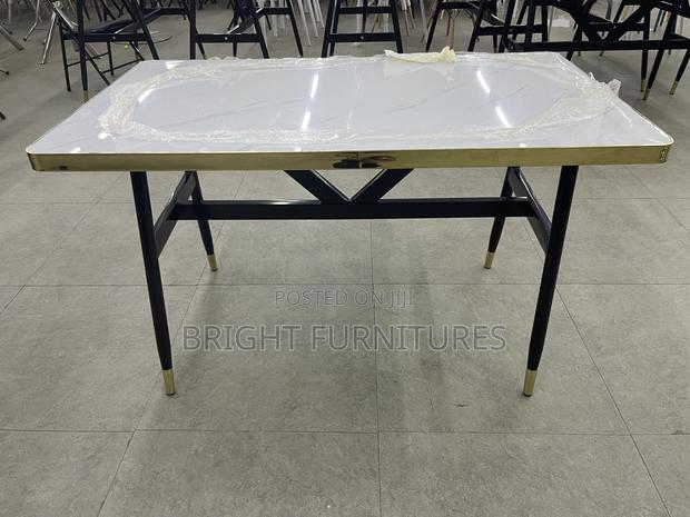 Dining Table/Rectangular Restaurant Table · Photo 1