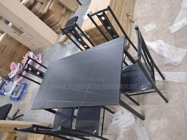 Simple 6 Seater Dining Black Marble Table · Photo 1
