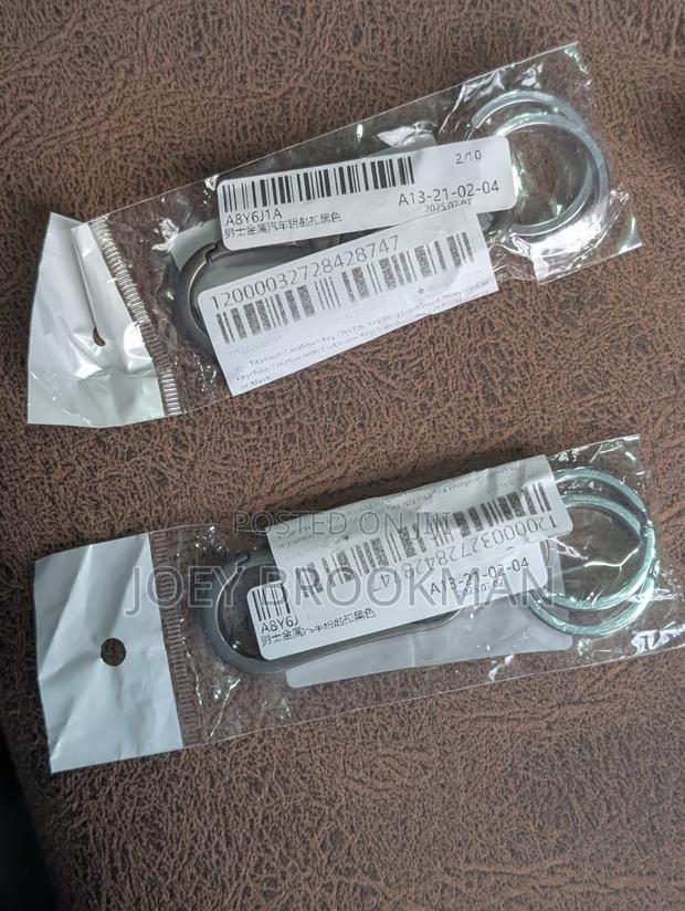 Titanium Carabiner Key Clip Edc Key Ring Loop Hook · Photo 2