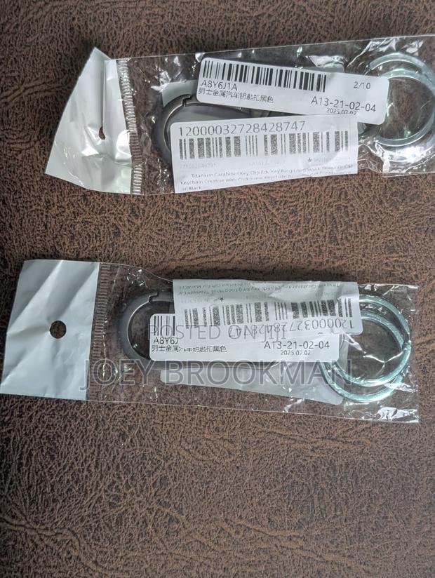 Titanium Carabiner Key Clip Edc Key Ring Loop Hook · Photo 4