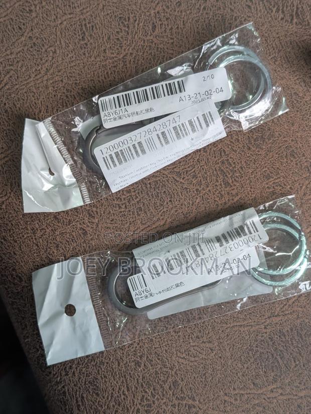 Titanium Carabiner Key Clip Edc Key Ring Loop Hook · Photo 5