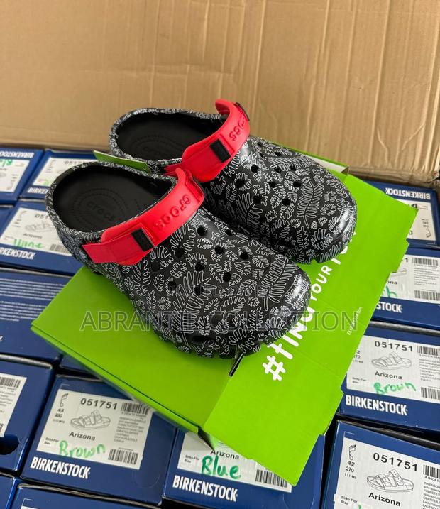 Crocs Black/Red Unisex Slides · Photo 1