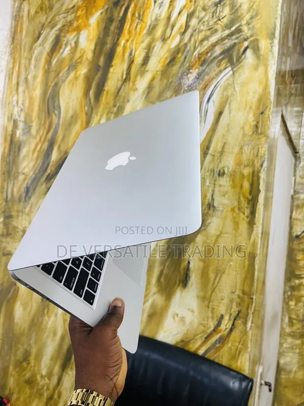 Laptop Apple MacBook Air 2013 8GB Intel Core i7 SSD 256GB · Photo 1