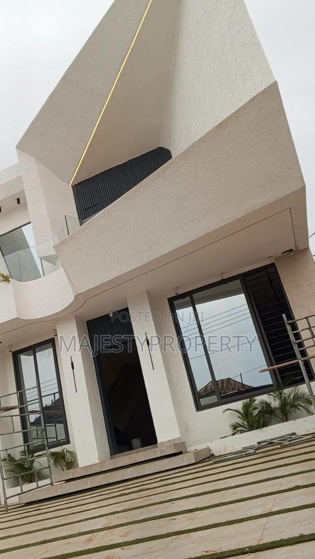 4bdrm Townhouse/Terrace in Ashaley Botwe, Adjiriganor for sale · Photo 2
