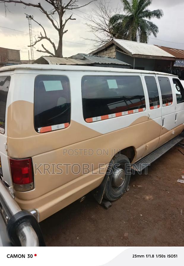 Ford E350 2010 White · Photo 1
