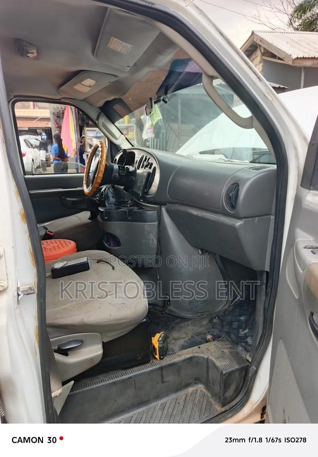 Ford E350 2010 White · Photo 5