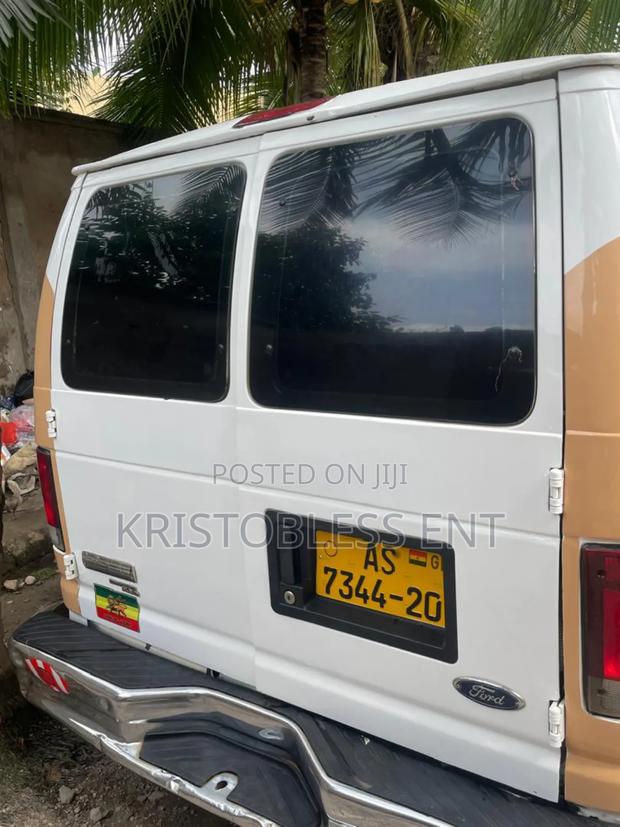 Ford E350 2010 White · Photo 6
