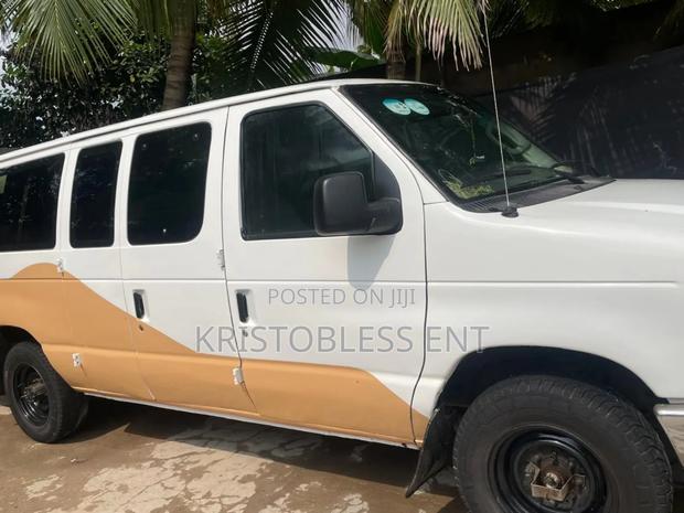 Ford E350 2010 White · Photo 7