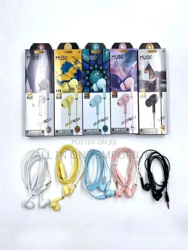 Air Pods and Ear Piece · Photo 6