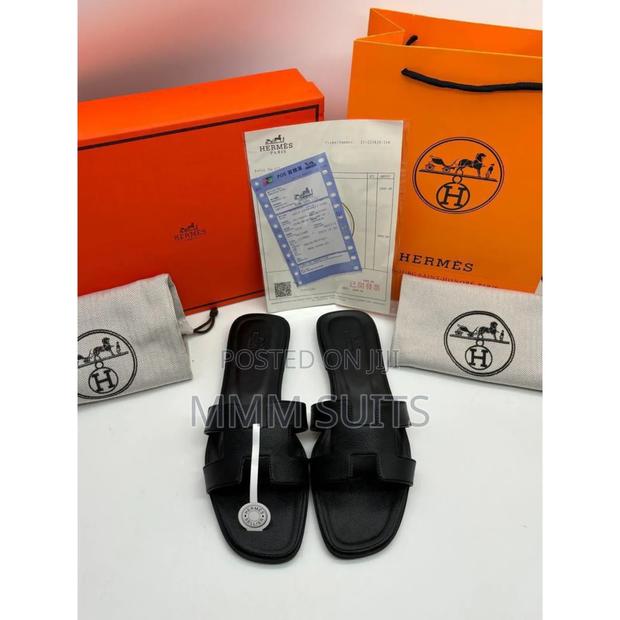 High Quality Hermes Ladies Slippers Available in All Colours · Photo 2
