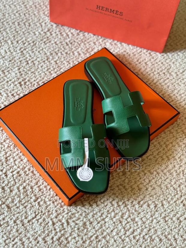 Hermes Ladies Slippers Fresh in Box All Colours · Photo 2