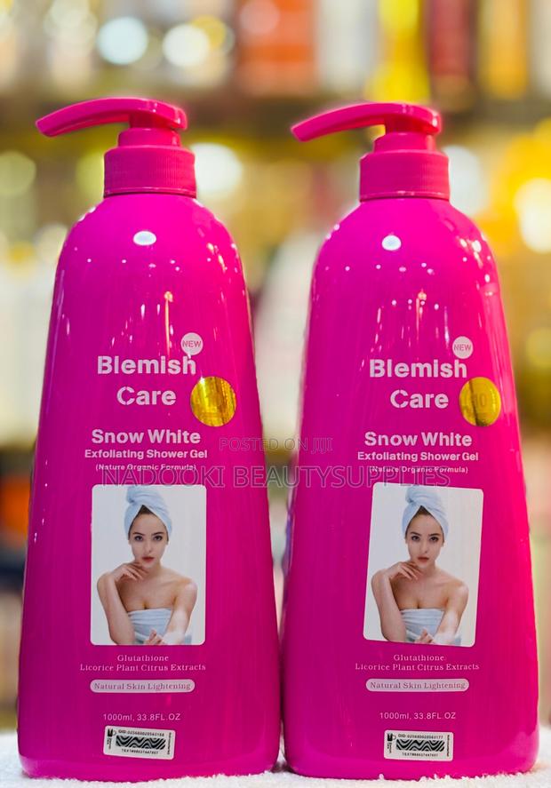 Blemish Care Snow White Exfoliating Shower Gel · Photo 1