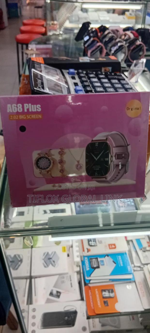 Smart Watch With Necklace · Photo 2