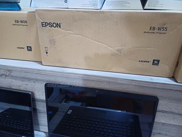 Epson Eb-W55 4000 Lumens Projectors · Photo 2
