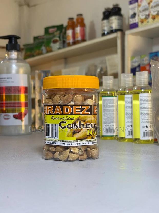 Natural Cashew Nut · Photo 1