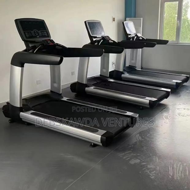 Commercial Treadmill 200kg · Photo 1