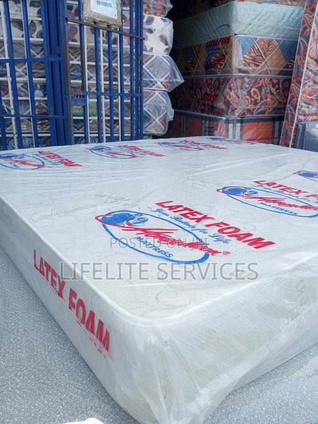 Real Comfortable King Mattress 12" · Photo 1