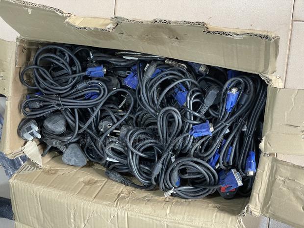 Home Used Vga/Power Cables · Photo 1