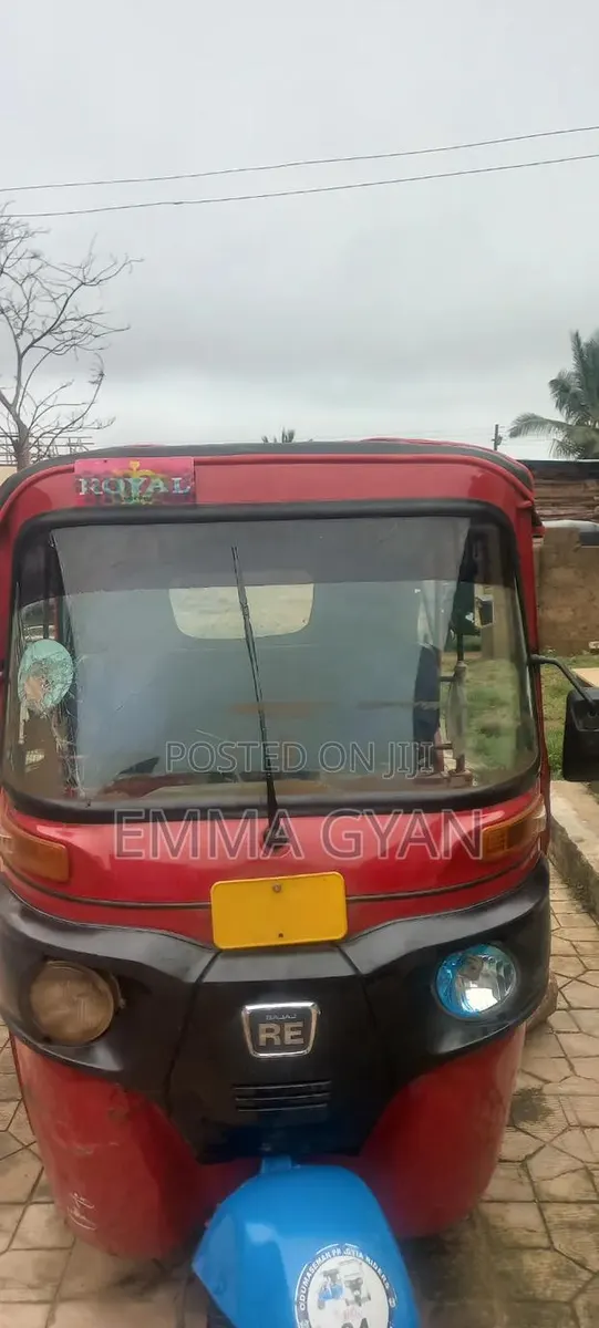 Bajaj RE 2025 Red · Photo 1