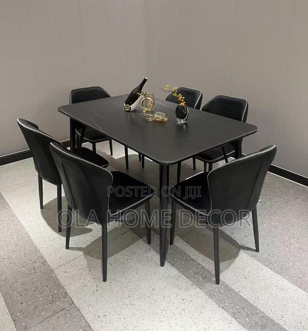 Marble Dining Table · Photo 1