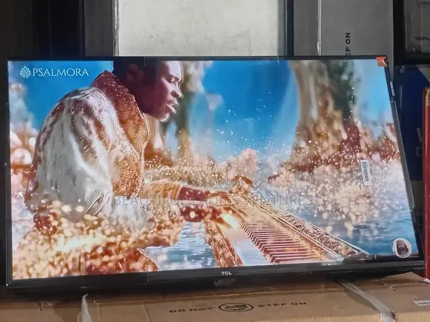 TCL 32-Inch Tv With Clear Images Smooth Motion · Photo 1