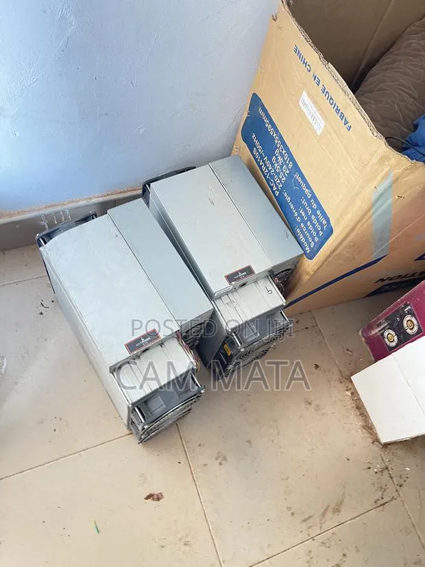 Bitmain Antminer S19 · Photo 1