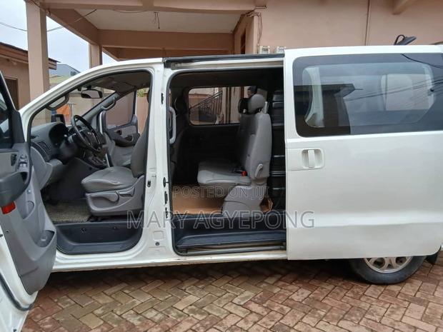 Hyundai Starex 2013 White · Photo 2