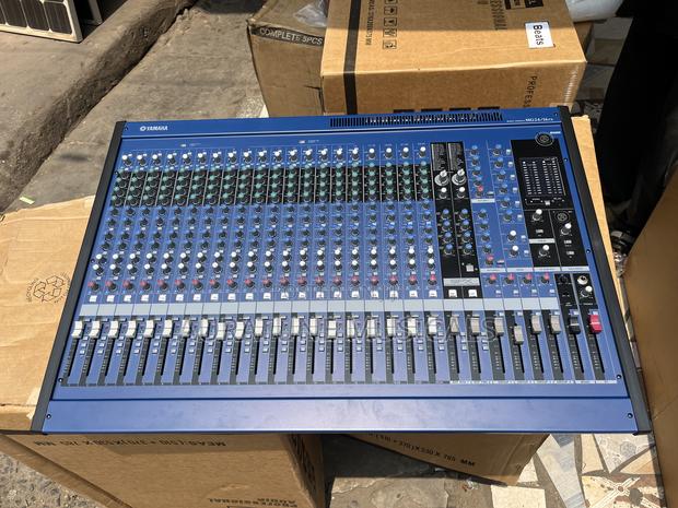 Yamaha Mg24 Mixer · Photo 1