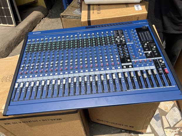Yamaha Mg24 Mixer · Photo 3