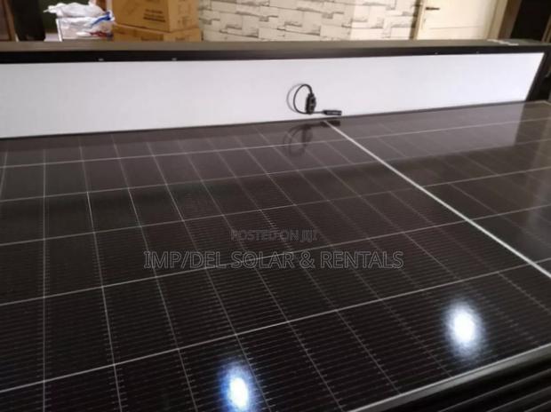 560w Half-Cut Mono Solar Panel · Photo 1