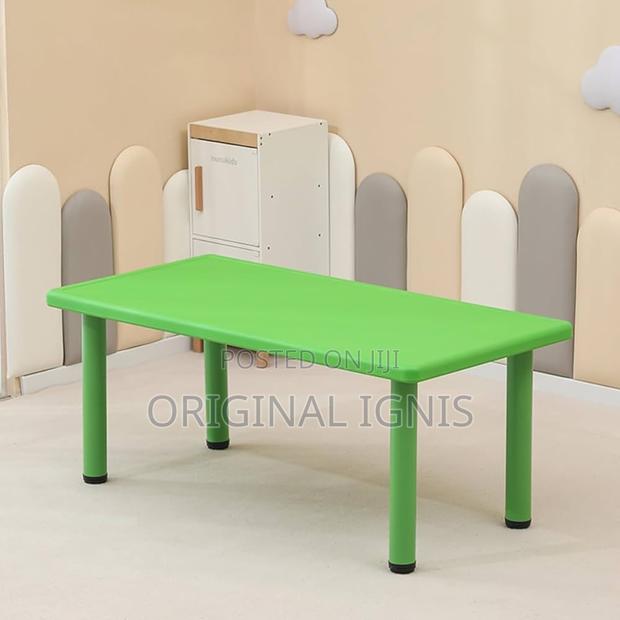 Kids Table · Photo 2