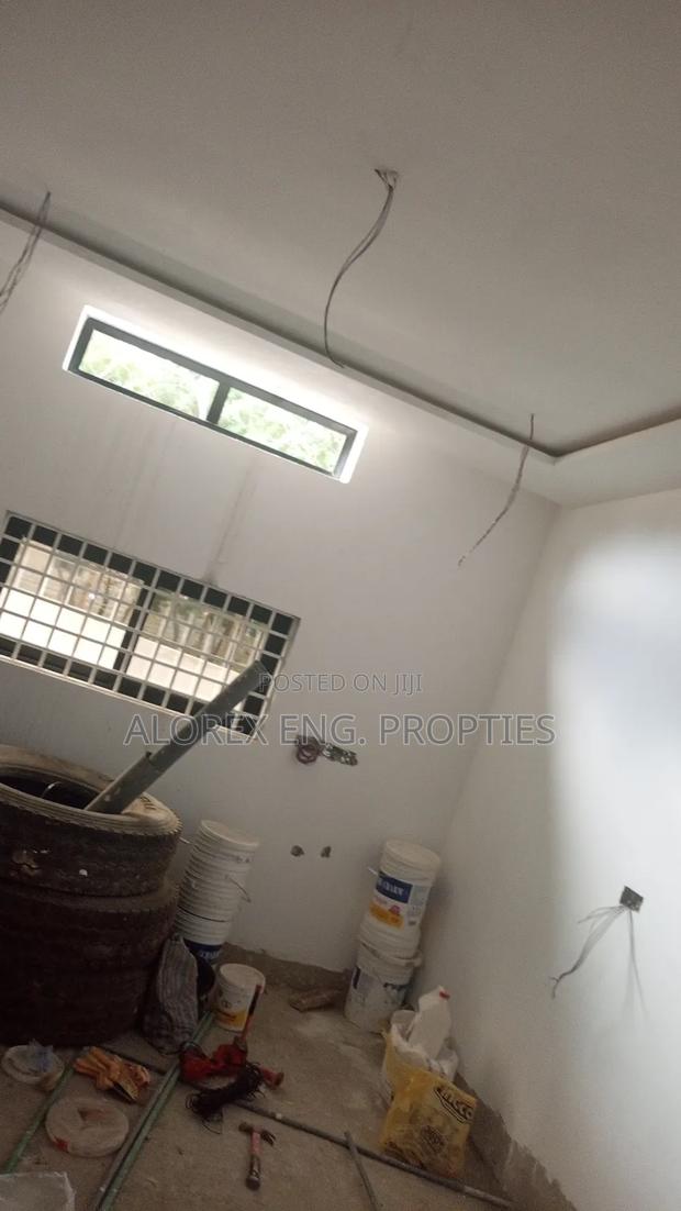 4bdrm Duplex in Otinibi, Danfa for sale · Photo 5