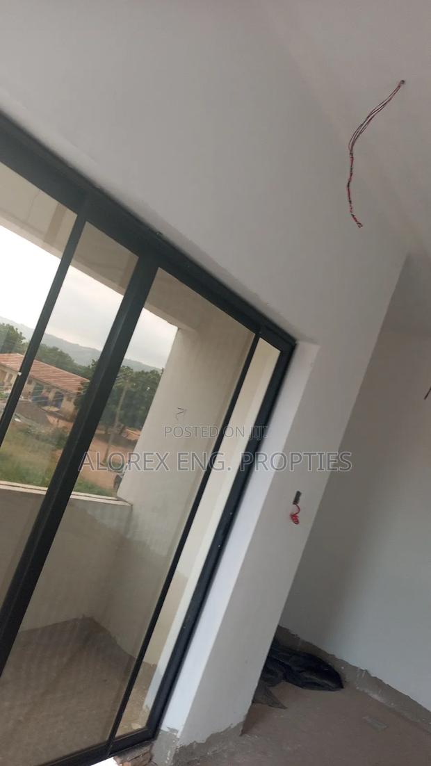 4bdrm Duplex in Otinibi, Danfa for sale · Photo 7