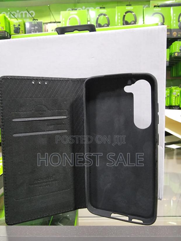 Samsung Galaxy S23 Leather Flip Case · Photo 3