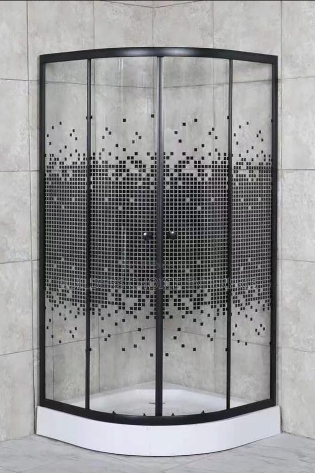 Shower Cubicle 90/90 · Photo 1