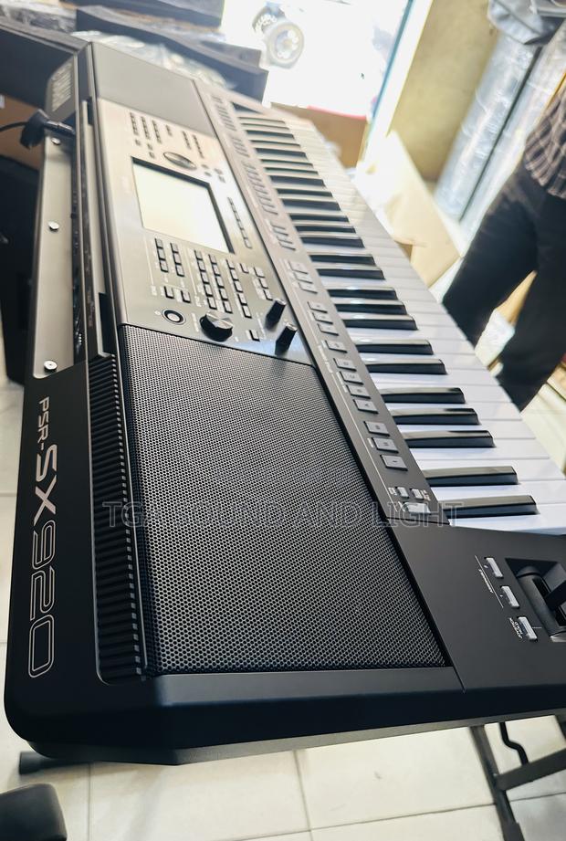 Yamaha Psr - Sx920 Digital Arranger Keyboard · Photo 3