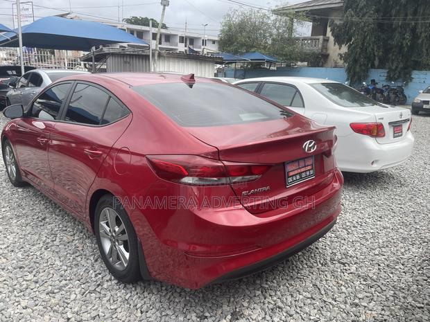 Hyundai Elantra ECO Sedan FWD (1.4L 4cyl 7A) 2017 Red · Photo 4