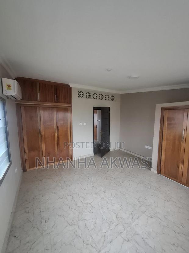 4bdrm House in Community 9 Tema for rent · Photo 2